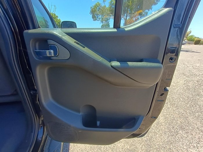 2009 Nissan Navara ST-X D40 4x2 Cosmic Black