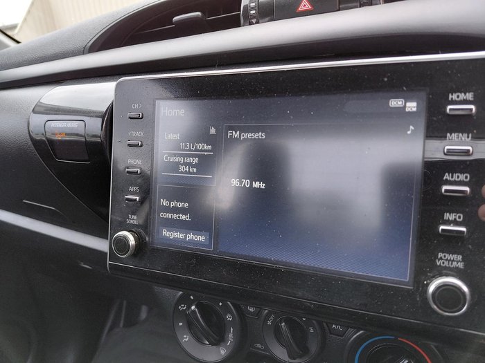 2022 Toyota Hilux SR