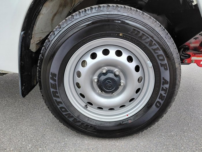 2022 Toyota Hilux SR