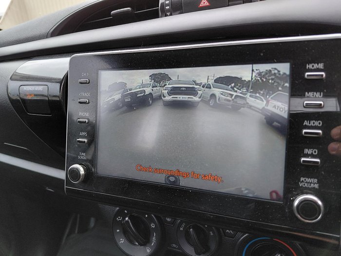 2022 Toyota Hilux SR