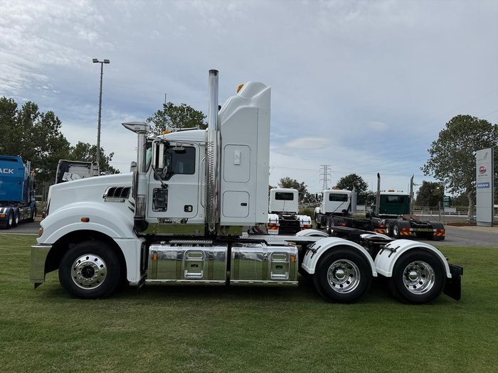 2021 Mack Superliner