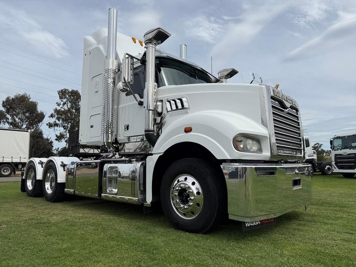 2021 Mack Superliner