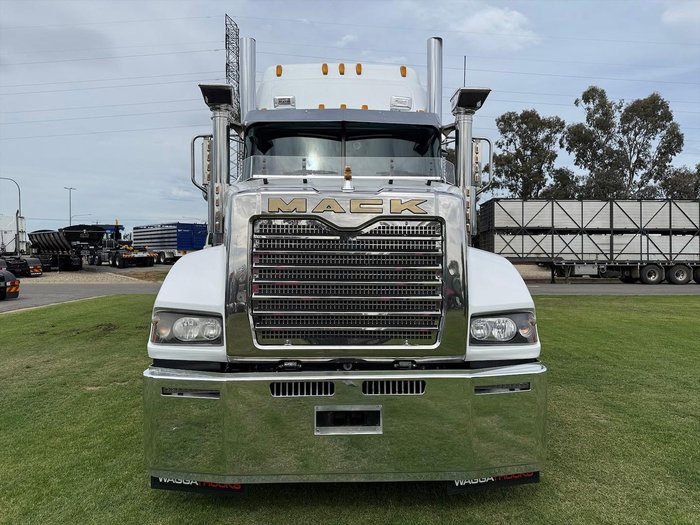 2021 Mack Superliner