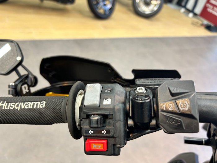 2022 Husqvarna 701 SUPERMOTO WHITE