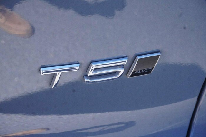 2021 Volvo XC40 T5 R-Design