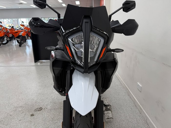 2024 Ktm 890 SM-T