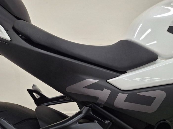 2025 CFMOTO 2025 Cf Moto 450CC 450 SR NEBULA WHITE