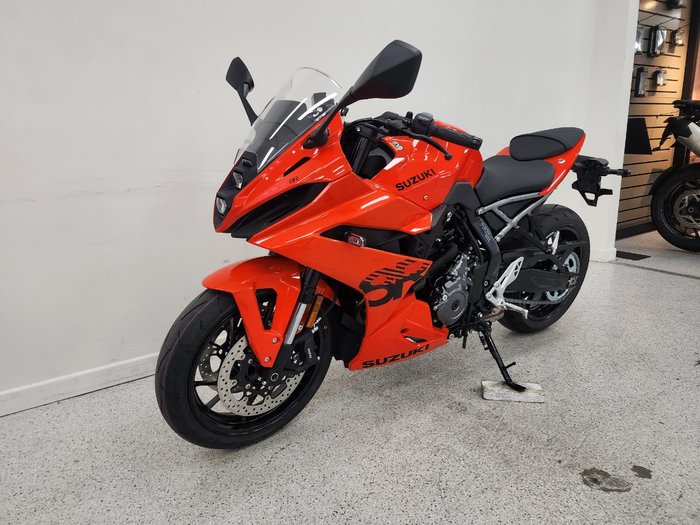 2025 Suzuki GSX-8R (GSX800FRQ) Orange