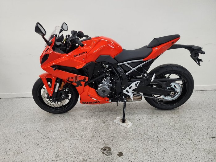 2025 Suzuki GSX-8R (GSX800FRQ) Orange