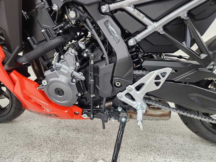 2025 Suzuki GSX-8R (GSX800FRQ) Orange