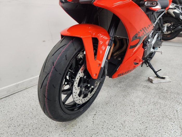 2025 Suzuki GSX-8R (GSX800FRQ) Orange