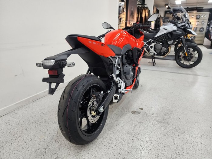 2025 Suzuki GSX-8R (GSX800FRQ) Orange