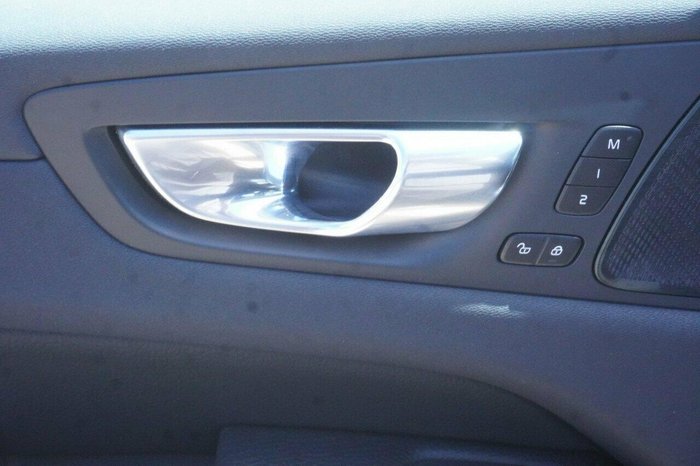 2022 Volvo XC60 B5 Inscription