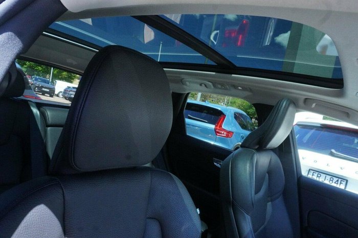 2022 Volvo XC60 B5 Inscription