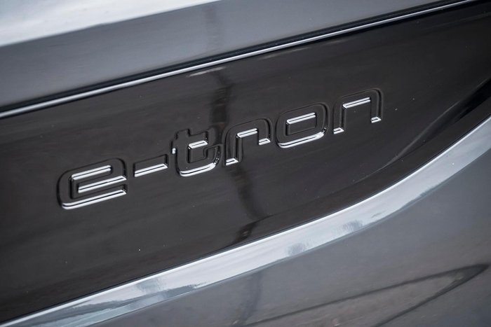 2025 Audi Q6 e-tron Performance