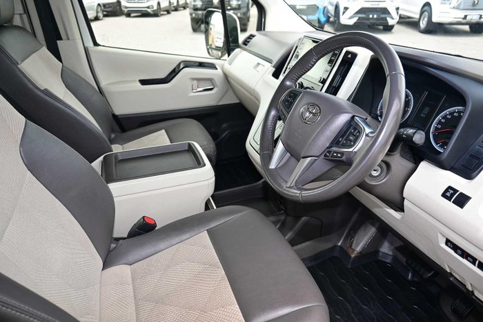 2022 Toyota Hiace Commuter GL