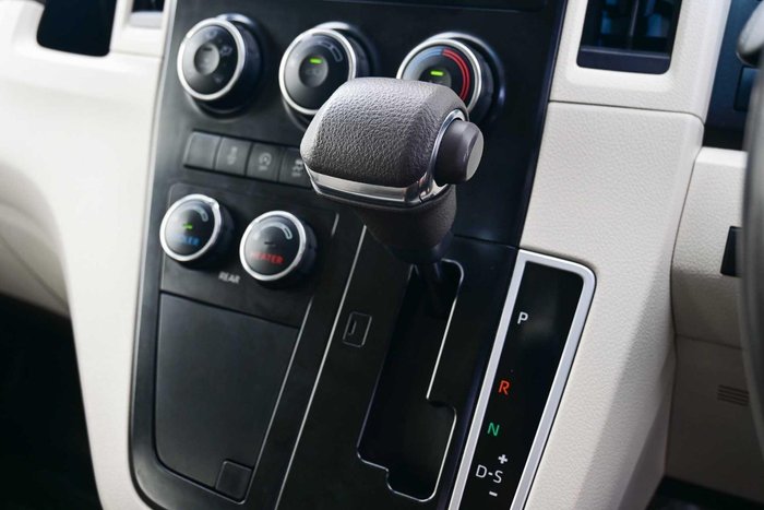 2022 Toyota Hiace Commuter GL