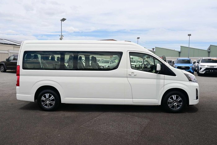 2022 Toyota Hiace Commuter GL