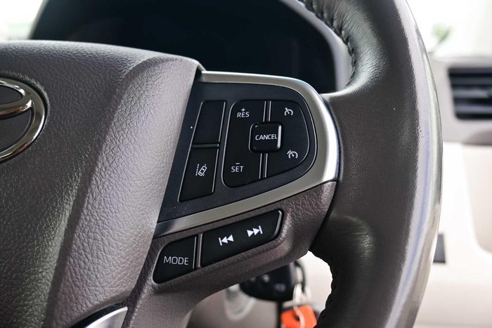 2022 Toyota Hiace Commuter GL