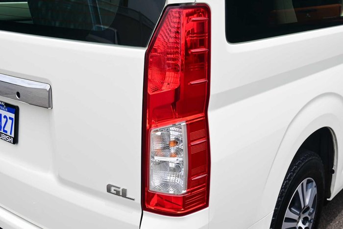 2022 Toyota Hiace Commuter GL