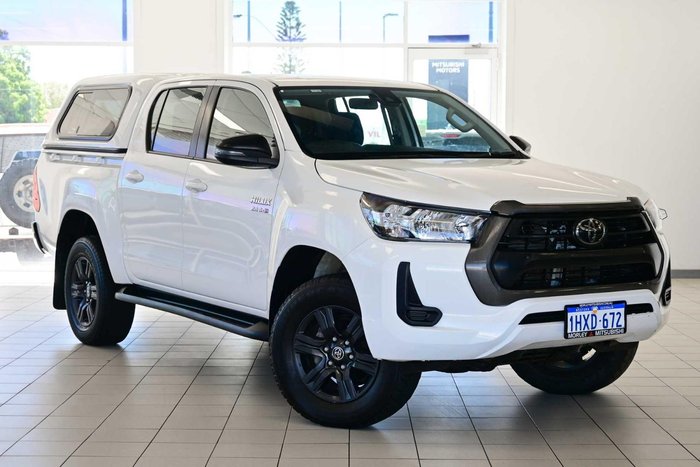 2023 Toyota Hilux SR