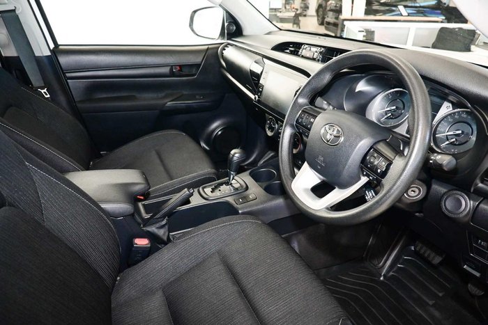 2023 Toyota Hilux SR