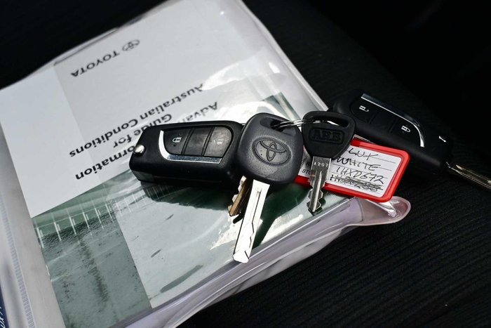 2023 Toyota Hilux SR