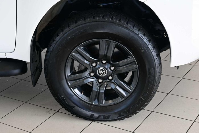 2023 Toyota Hilux SR