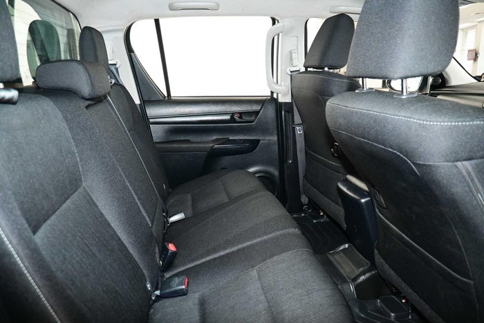 2023 Toyota Hilux SR