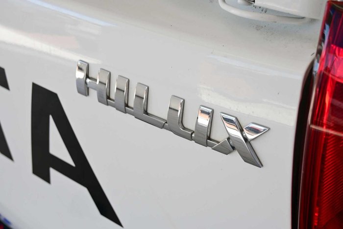 2023 Toyota Hilux SR