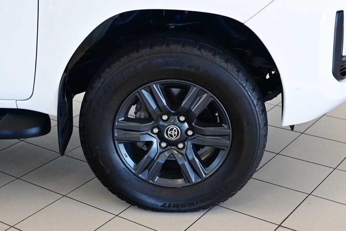 2023 Toyota Hilux SR