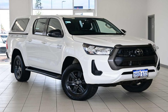 2023 Toyota Hilux SR