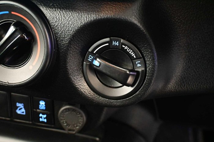 2023 Toyota Hilux SR