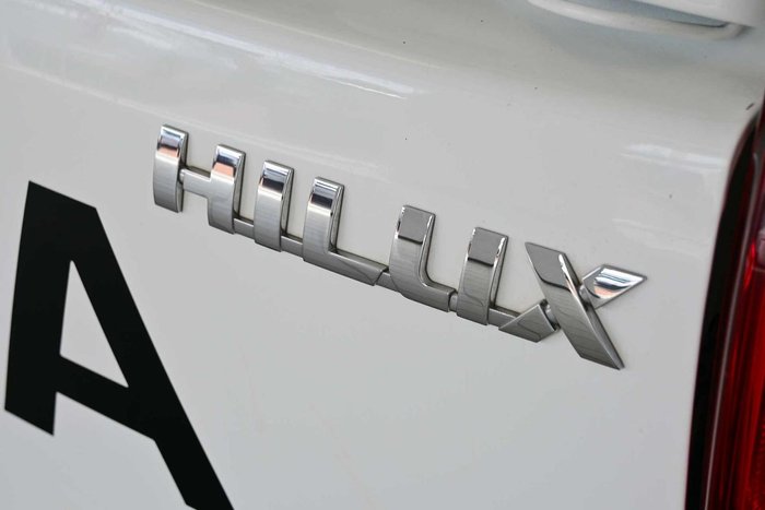 2023 Toyota Hilux SR