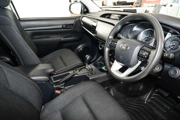 2023 Toyota Hilux SR