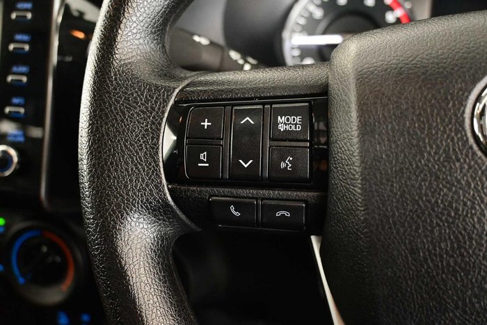 2023 Toyota Hilux SR