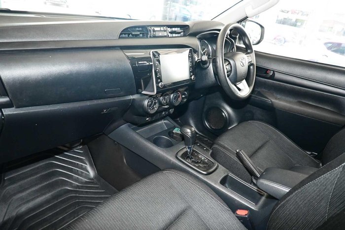 2023 Toyota Hilux SR