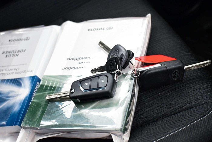 2023 Toyota Hilux SR