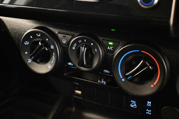 2023 Toyota Hilux SR