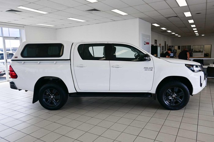 2023 Toyota Hilux SR