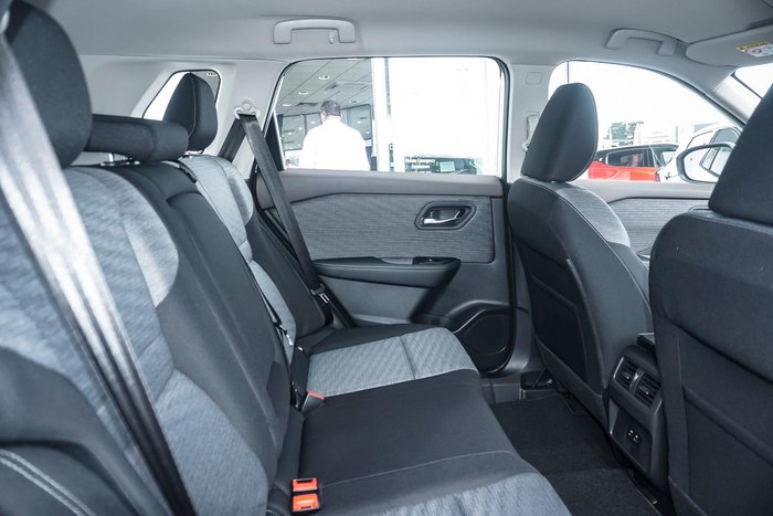 2025 Nissan X-TRAIL ST