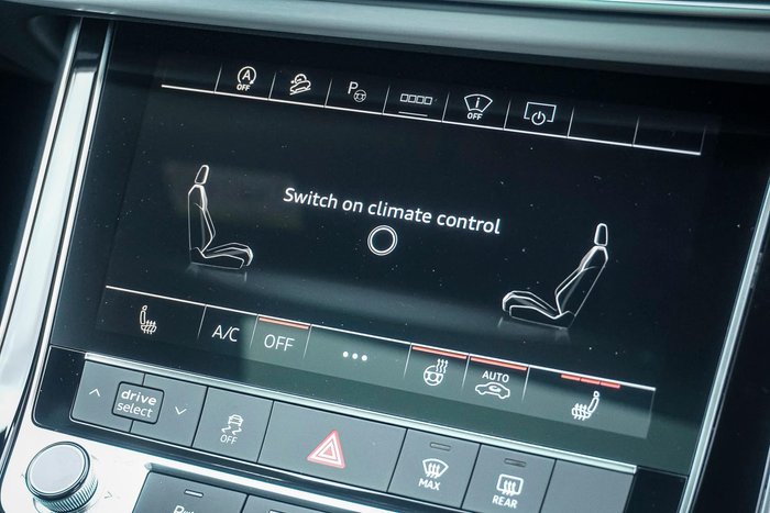 2025 Audi Q7 55 TFSI S line