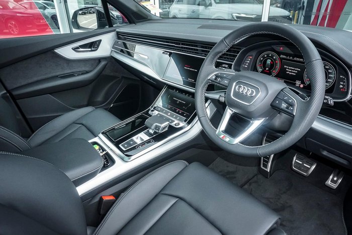 2025 Audi Q7 55 TFSI S line