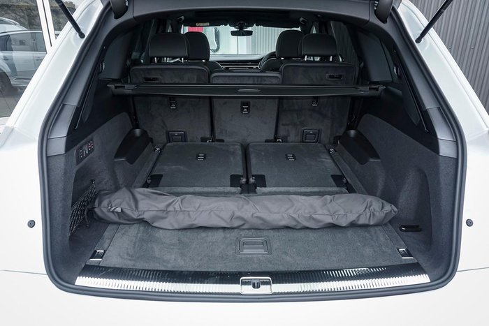 2025 Audi Q7 55 TFSI S line