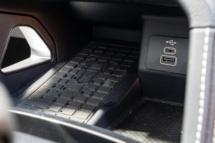 2024 Ford Everest Platinum