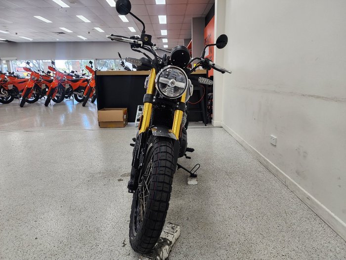 2025 Royal Enfield 2025 Royal Enfield 650CC INTERCEPTOR BEAR 650 Road Godlen Shadow