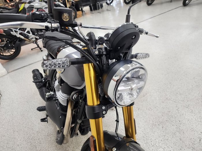 2025 Royal Enfield 2025 Royal Enfield 650CC INTERCEPTOR BEAR 650 Road Godlen Shadow