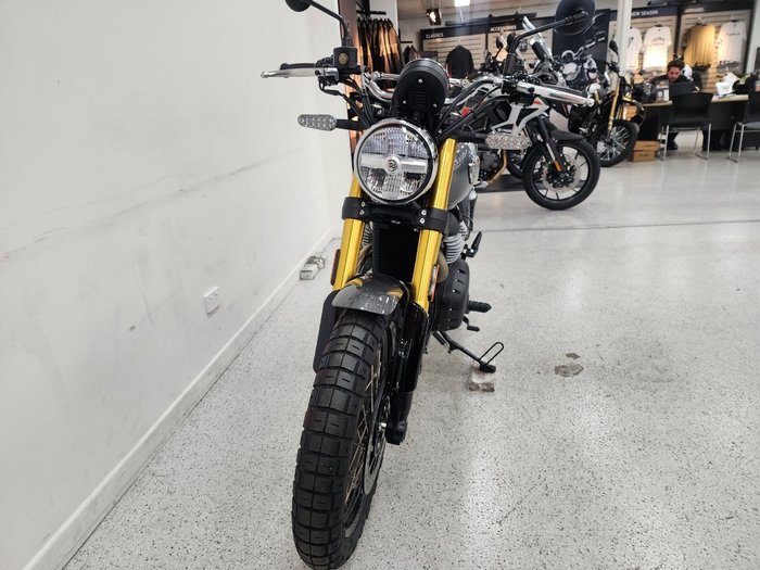 2025 Royal Enfield 2025 Royal Enfield 650CC INTERCEPTOR BEAR 650 Road Godlen Shadow