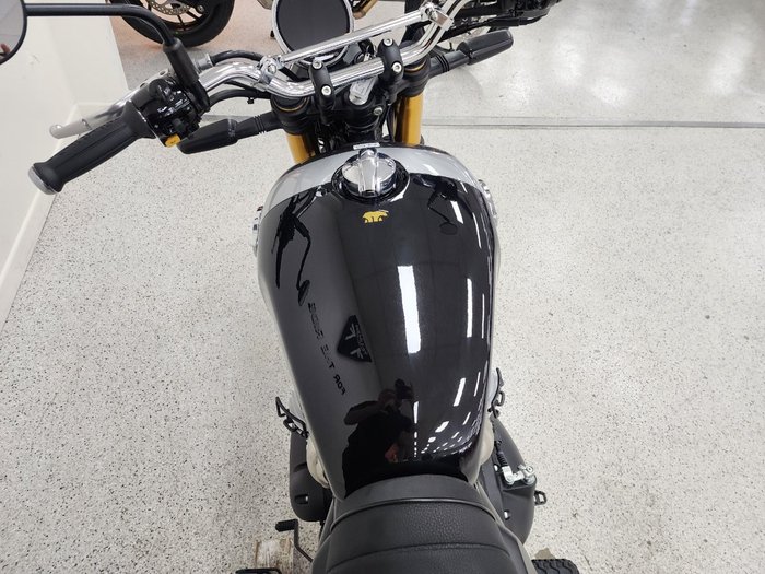 2025 Royal Enfield 2025 Royal Enfield 650CC INTERCEPTOR BEAR 650 Road Godlen Shadow