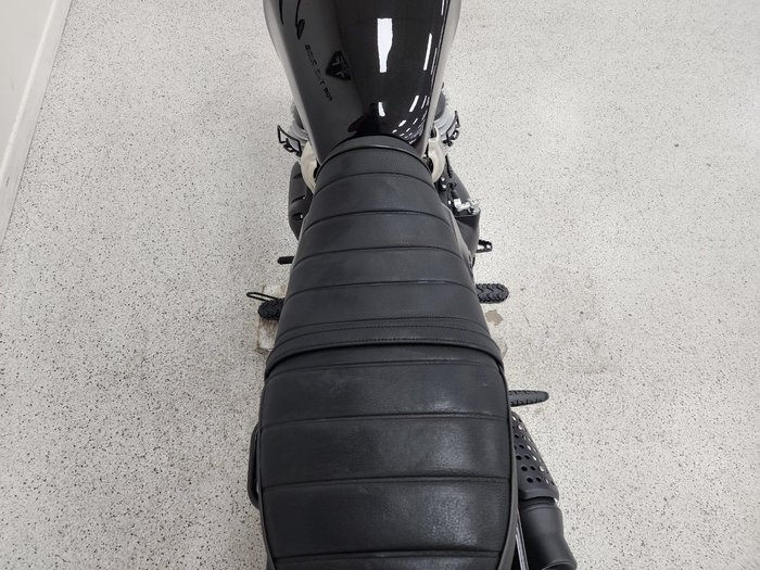 2025 Royal Enfield 2025 Royal Enfield 650CC INTERCEPTOR BEAR 650 Road Godlen Shadow